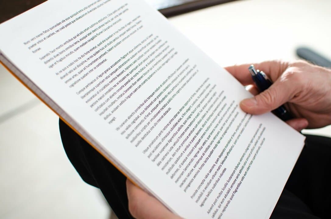 Documento legal con sello de juzgado