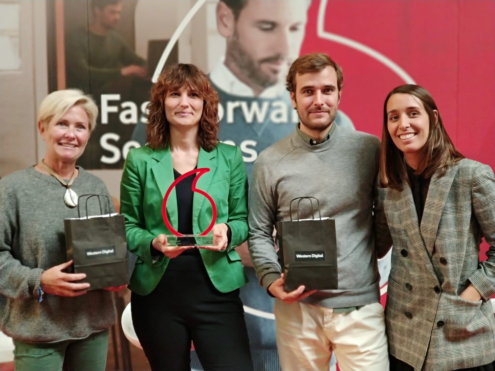 Logo de Legal Pigeon junto al logo de Vodafone Fast Forward Awards